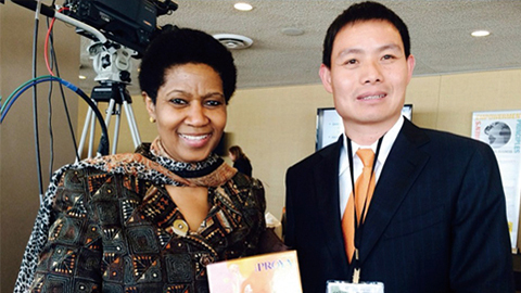 壹号平台尊贵定制礼 敬赠南非首位女性副总统